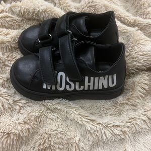 MOSCHINO TODDLER LEATHER BLACK SNEAKER, good condition, size 6.